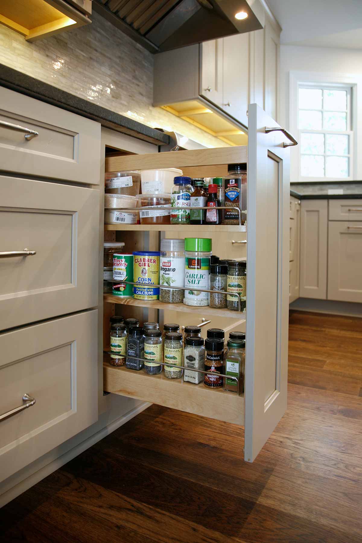 Pull-out spice rack