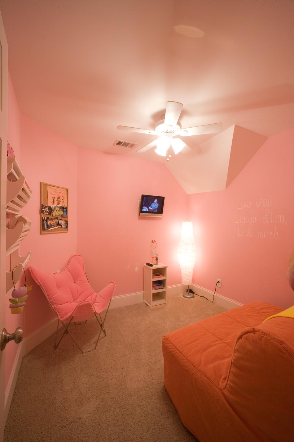 Additional upstairs room in all pink